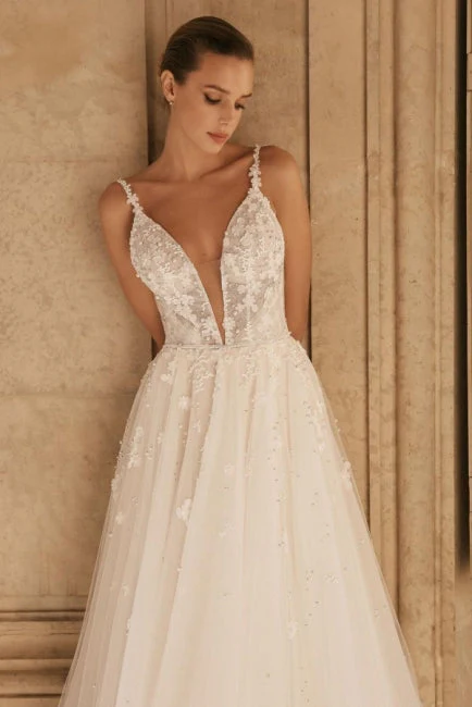Fabulous Spaghetti-Straps Sleeveless Long Lace Wedding Dresses Online - Image 3
