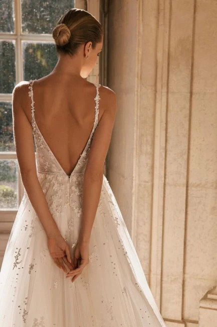 Fabulous Spaghetti-Straps Sleeveless Long Lace Wedding Dresses Online - Image 4