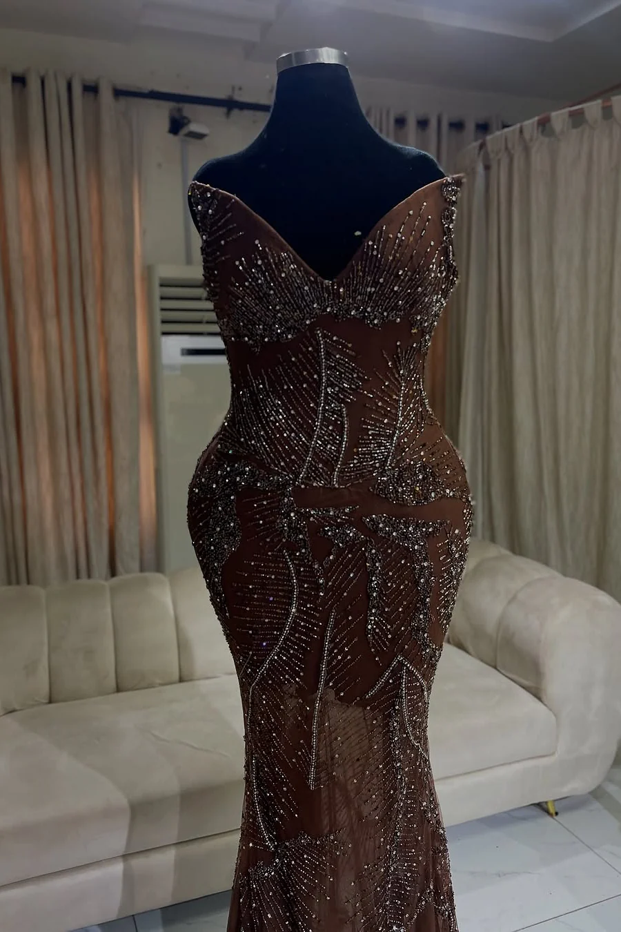 Elegant Sparkle Brown Mermaid Court Train V-neck Sleeveless Prom Dresses - Image 4