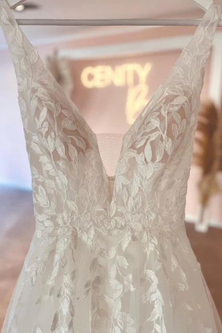 Fabulous Sweetheart Long V-Neck Sleeveless Lace Wedding Dresses Online - Image 3