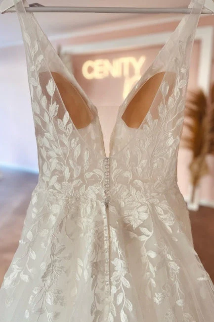 Fabulous Sweetheart Long V-Neck Sleeveless Lace Wedding Dresses Online - Image 4