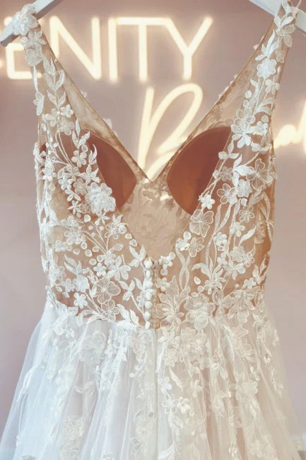 Fabulous Long V-Neck Sleeveless Lace Backless Wedding Dresses Online - Image 4