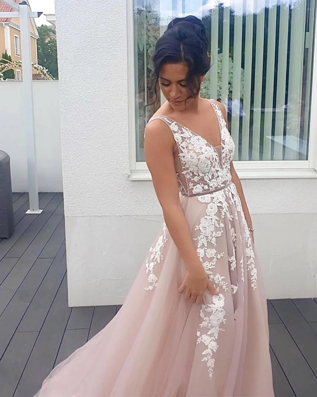 Elegant V-Neck Sleeveless Long Prom Dress Tulle With Lace Appliques - Image 2