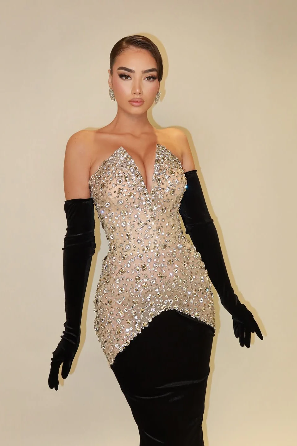 Elegant V-Neck Strapless Mermaid Velvet Prom Dresses Sheath Gem With Gloves - Image 3