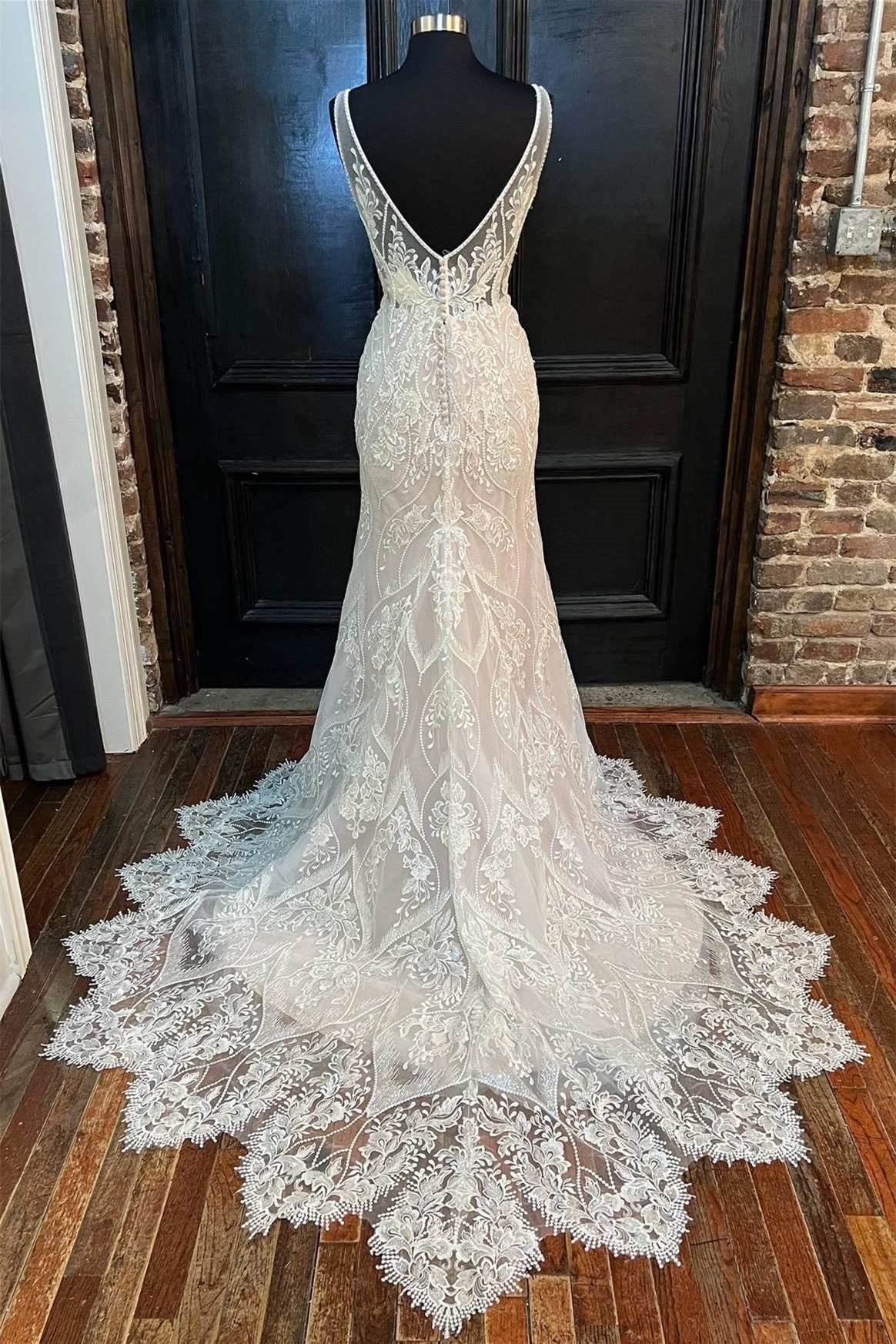 Elegant V-Neck Straps Sleeveless Wedding Dresses Mermaid Open Back Appliques Lace With Pearls Buttons - Image 2