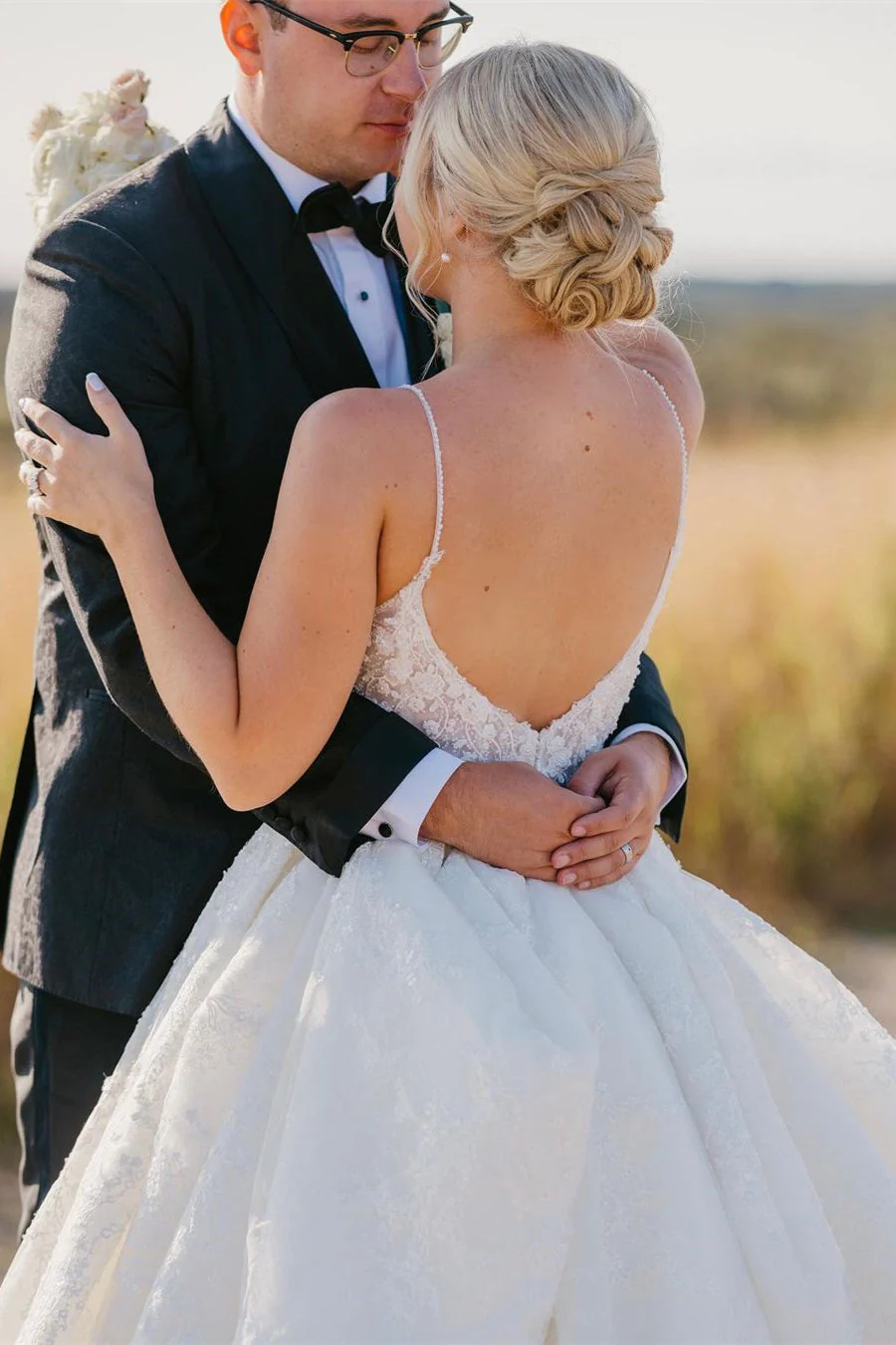 Gorgeous White Backless Wedding Dresses Lace Appliques V-Neck - Image 3