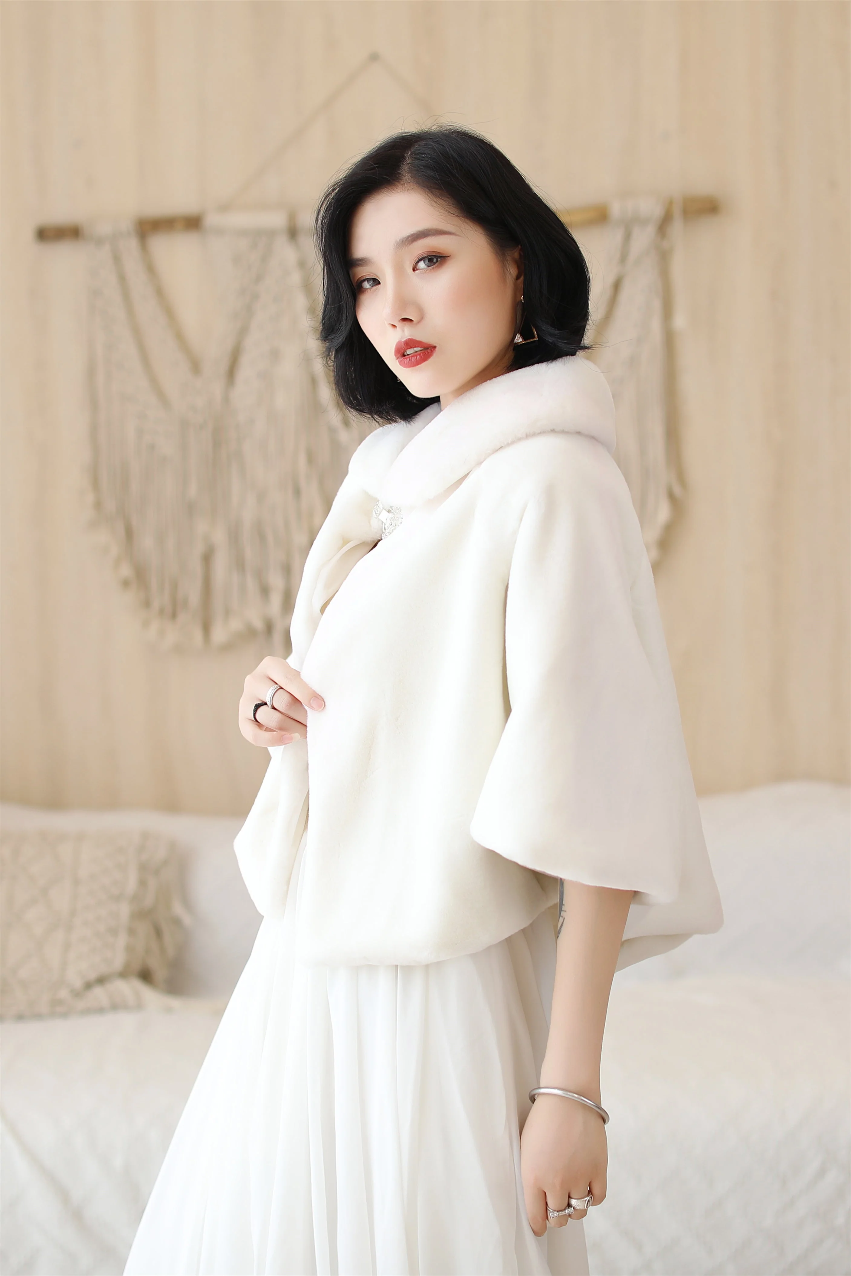 Elegant White Korean-Style Mink Cashmere Outerwear Winter Wedding Warmth Coat - Image 2