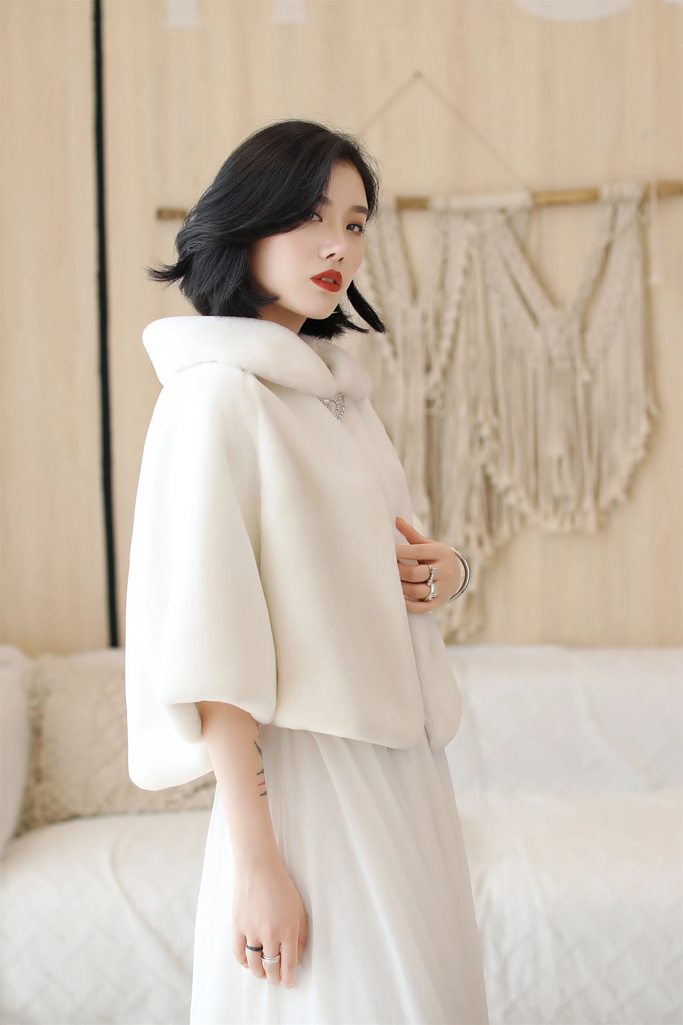 Elegant White Korean-Style Mink Cashmere Outerwear Winter Wedding Warmth Coat - Image 3
