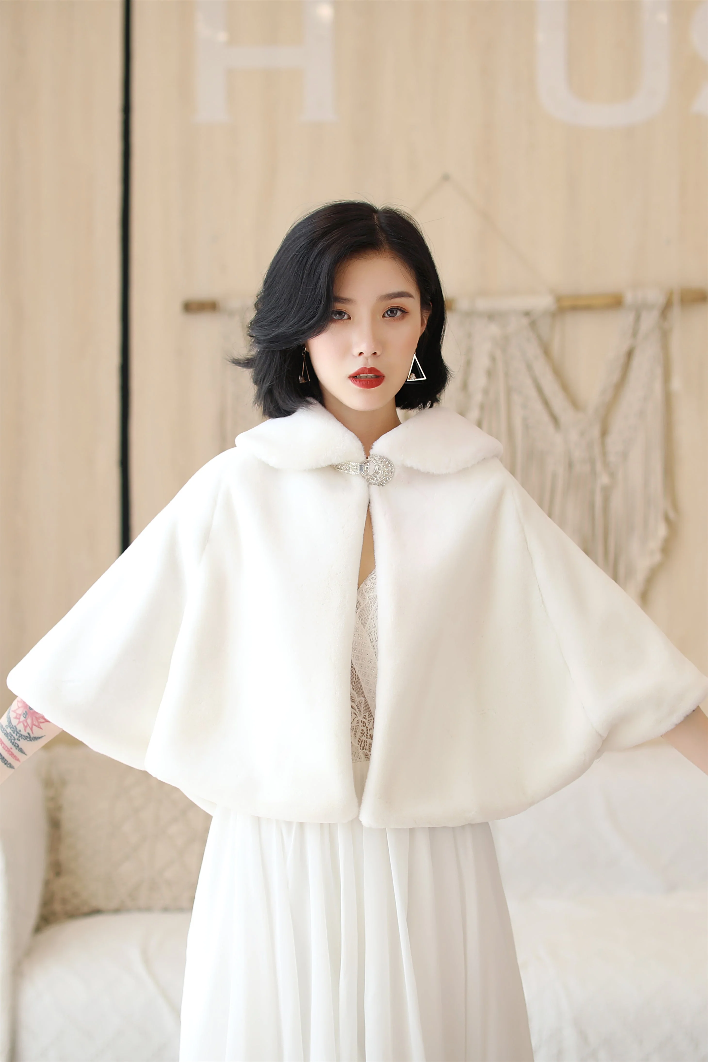 Elegant White Korean-Style Mink Cashmere Outerwear Winter Wedding Warmth Coat - Image 4