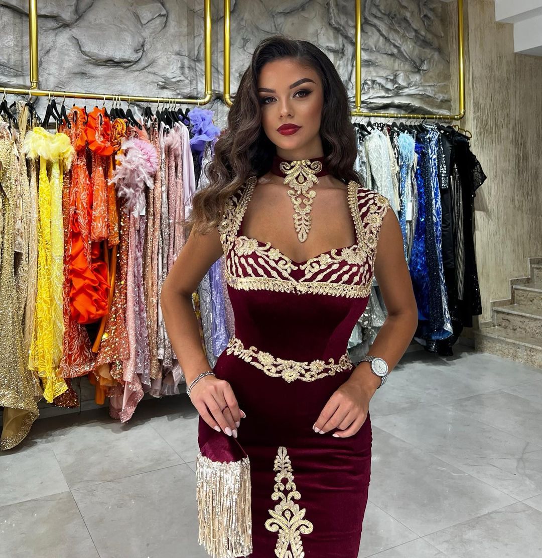Classic Sweetheart Sleeveless Mermaid Burgundy Prom Dresses with Appliques - Image 2