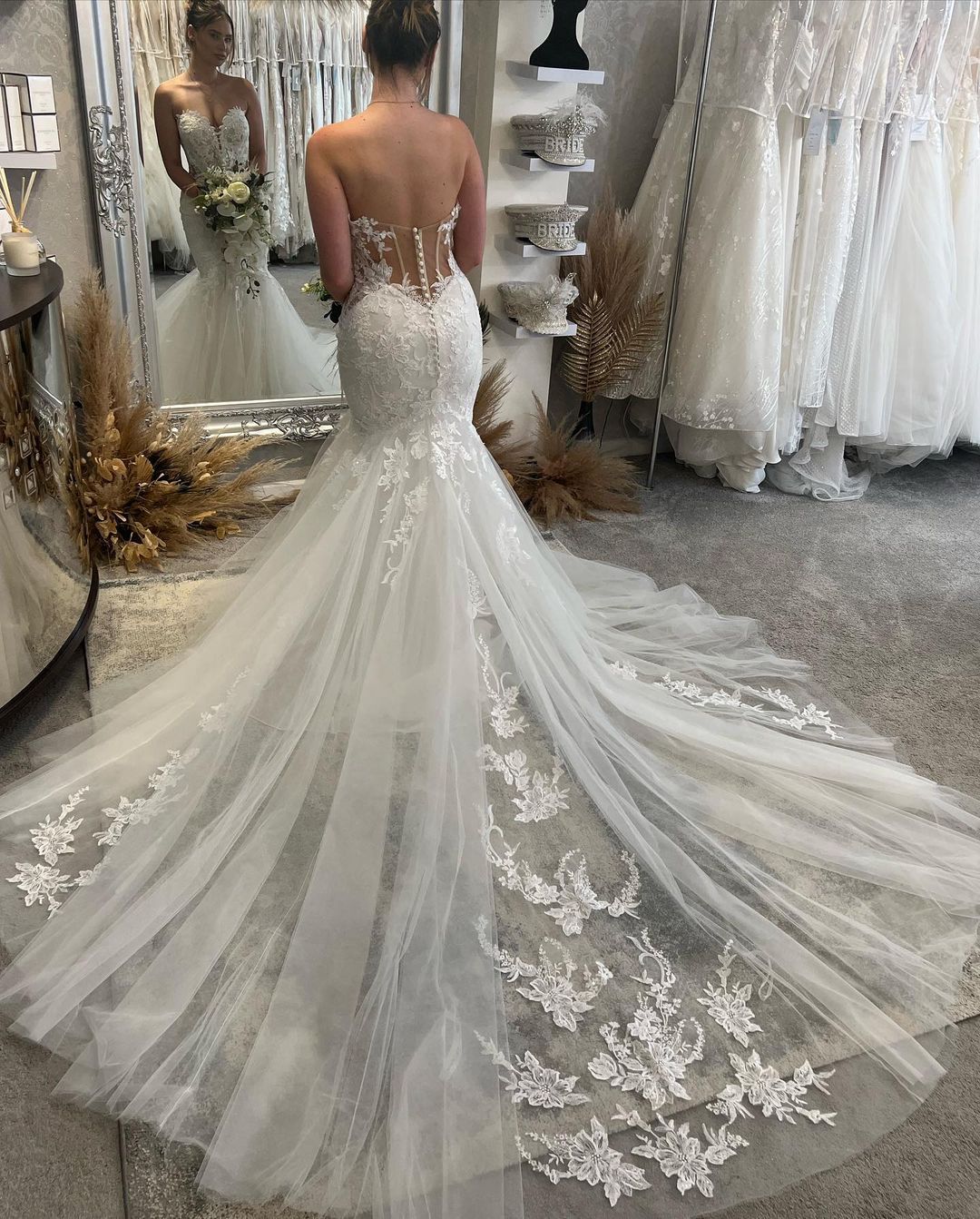 Chic Sweetheart Sleeveless Mermaid Wedding Dress with Lace - Image 2