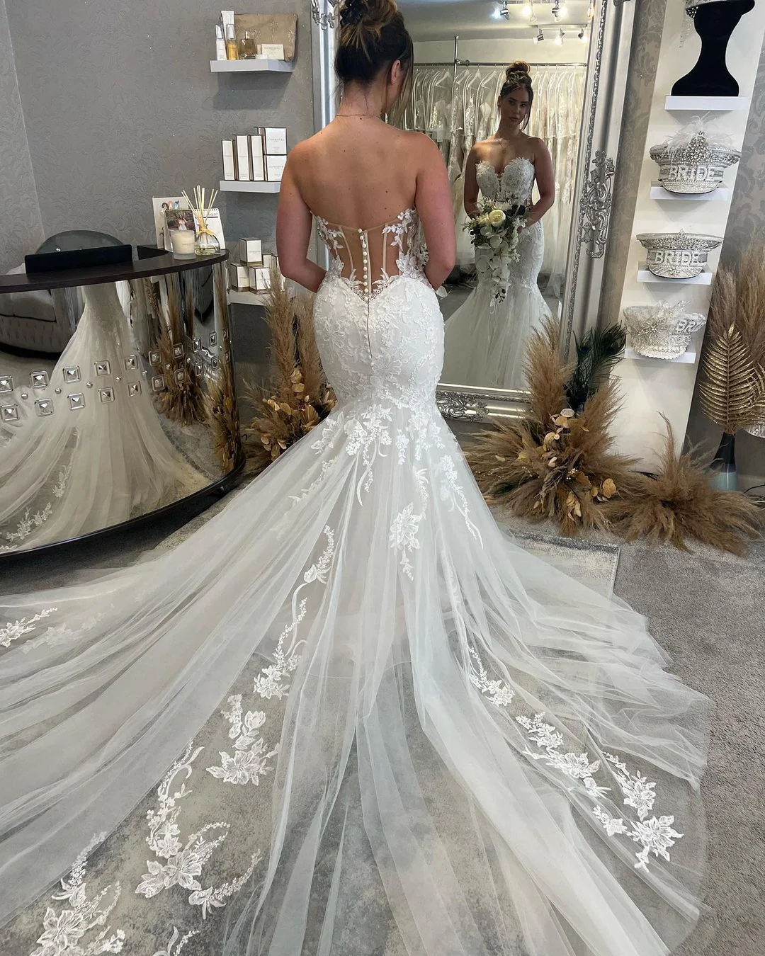 Chic Sweetheart Sleeveless Mermaid Wedding Dress with Lace - Image 3