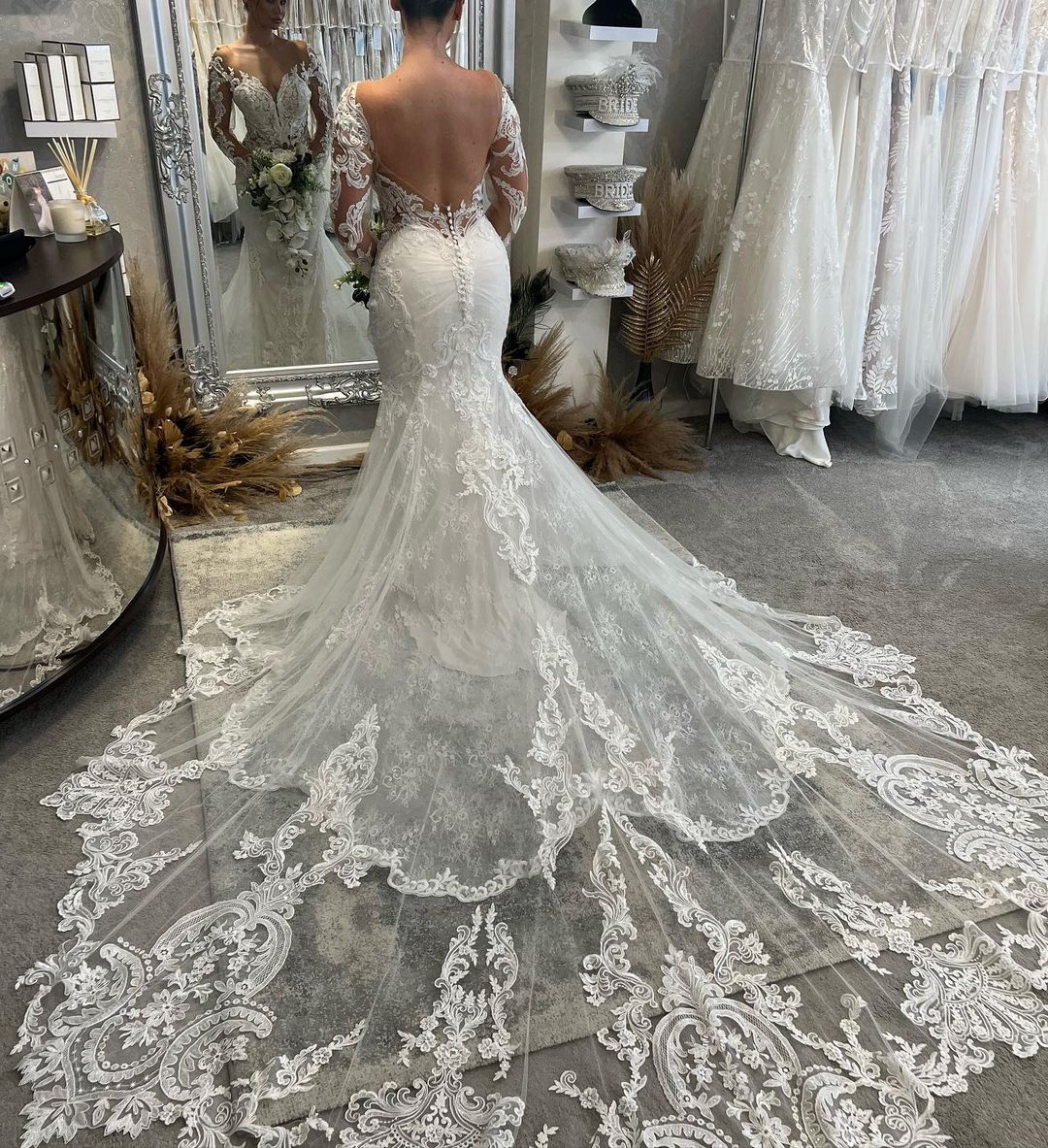 Chic V-Neck Long Sleeves Mermaid Lace Wedding Dress - Image 2
