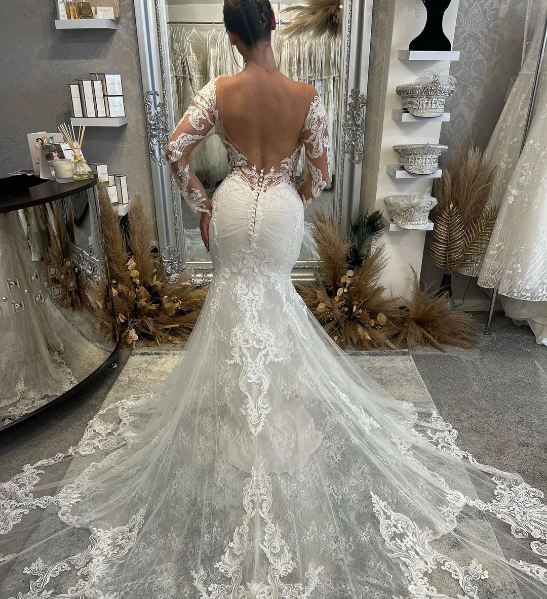 Chic V-Neck Long Sleeves Mermaid Lace Wedding Dress - Image 3