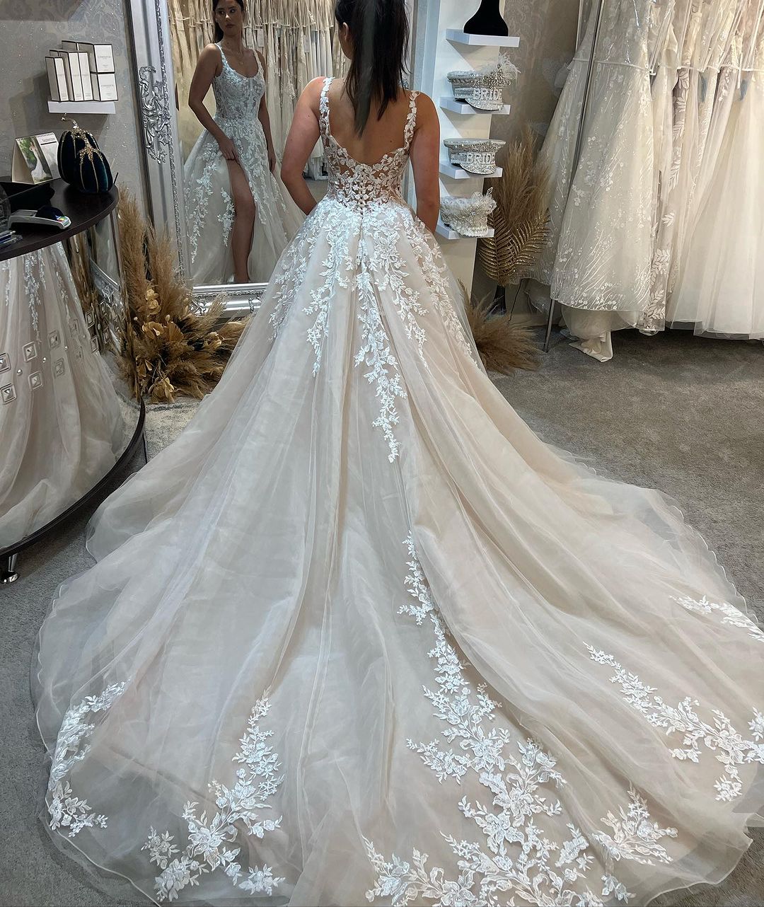 Chic Long Sleeveless Lace Wedding Dress Long Slit Online - Image 2