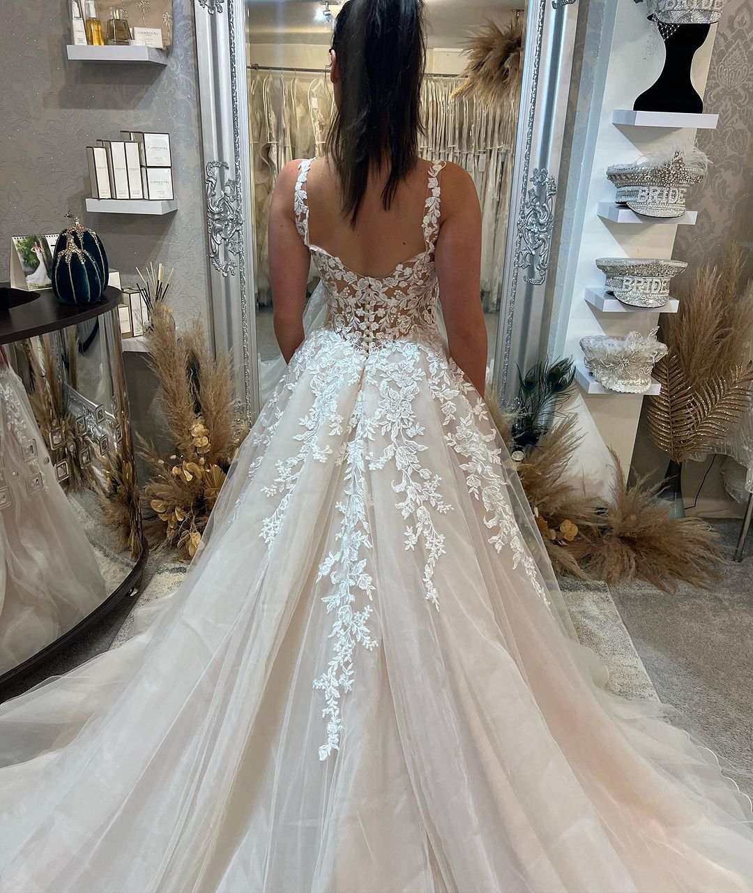 Chic Long Sleeveless Lace Wedding Dress Long Slit Online - Image 3