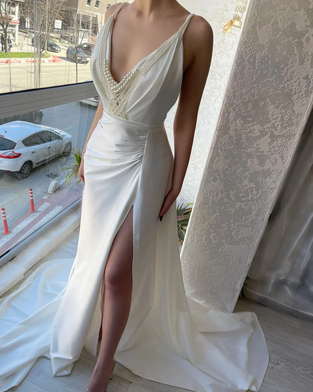 Chic Long White V-neck Pearls Sleeveless Prom Dresses Long Slit Online - Image 3