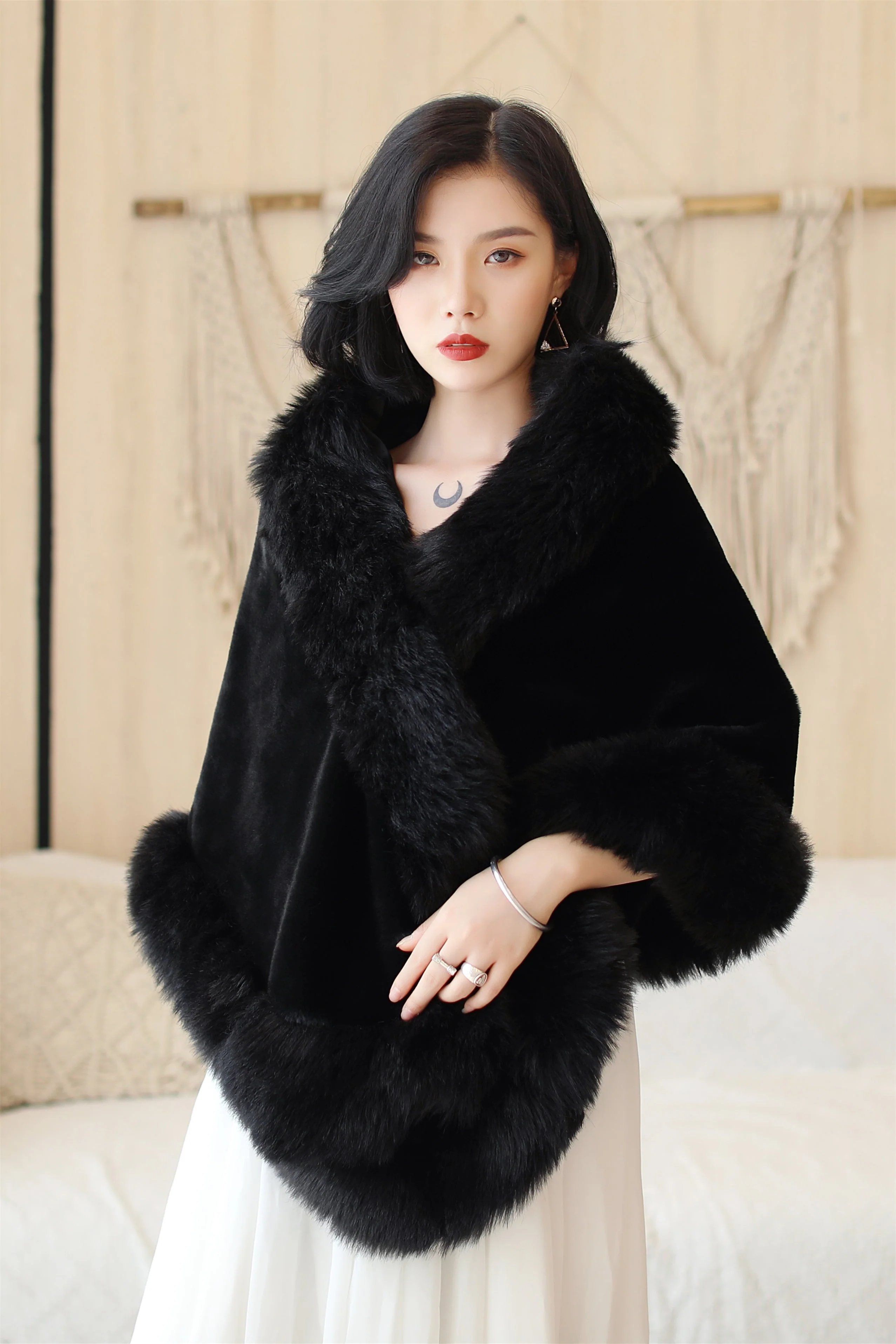 Faux Fur Rounded-Corner Wedding Gown Shawl in Black Bear and Fox Style - Image 6
