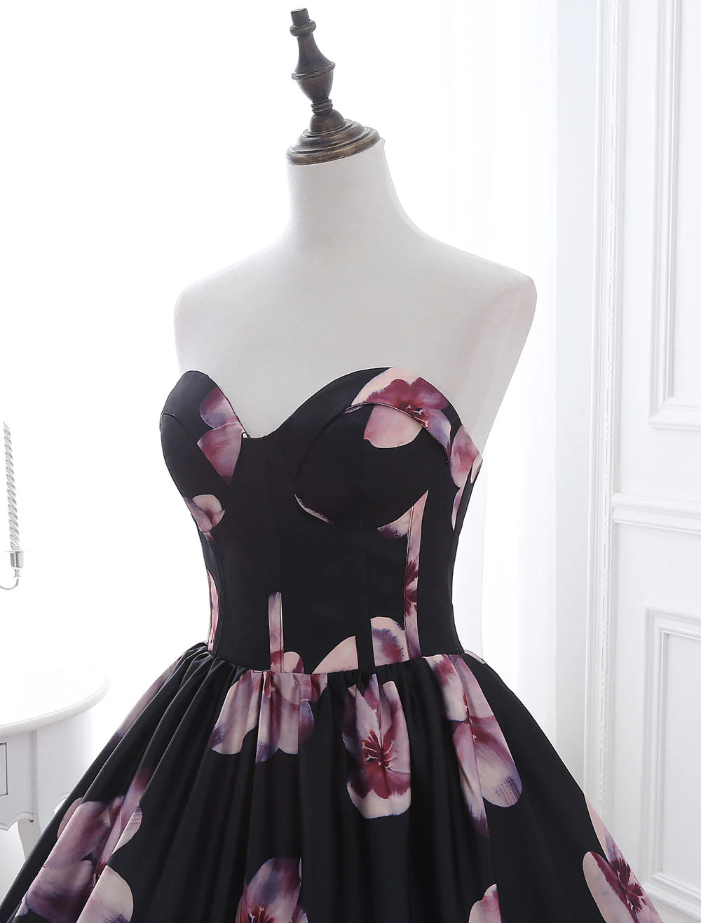 Stunning Floral Pageant Dress Black Sweatheart Strapless Long evening dress Boned Printed Chapel Train Occasion Dress - Image 12