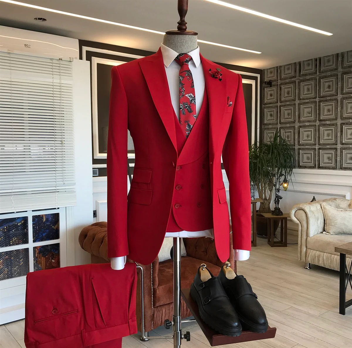Red Bespoke Three Pieces Peaked Lapel Men's Prom Suits - Image 2
