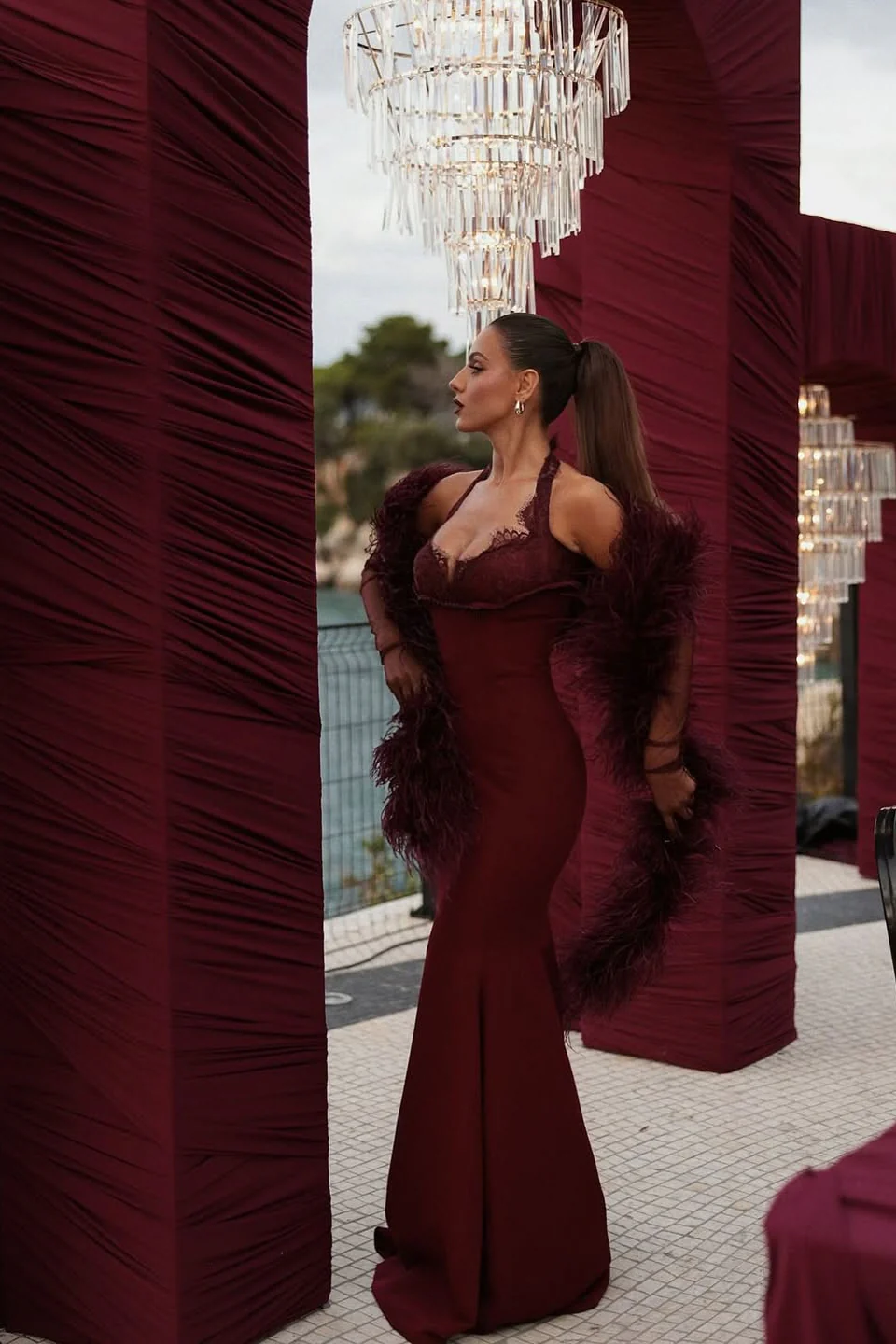 Glamorous Burgundy Sweetheart Halter Satin Prom Dress Mermaid Lace With Gloves - Image 3