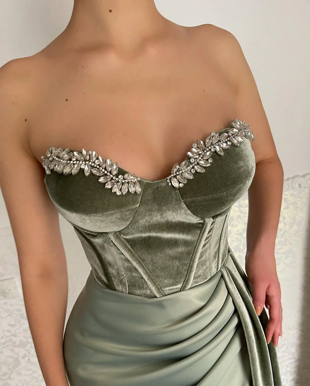 Charming Long Green Strapless Velvet Prom Dresses Long Slit Online - Image 3