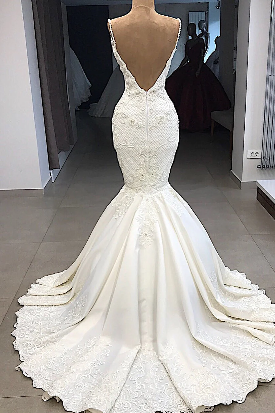 Glamorous Mermaid Sleeveless Lace Wedding Dress Overskit - Image 3