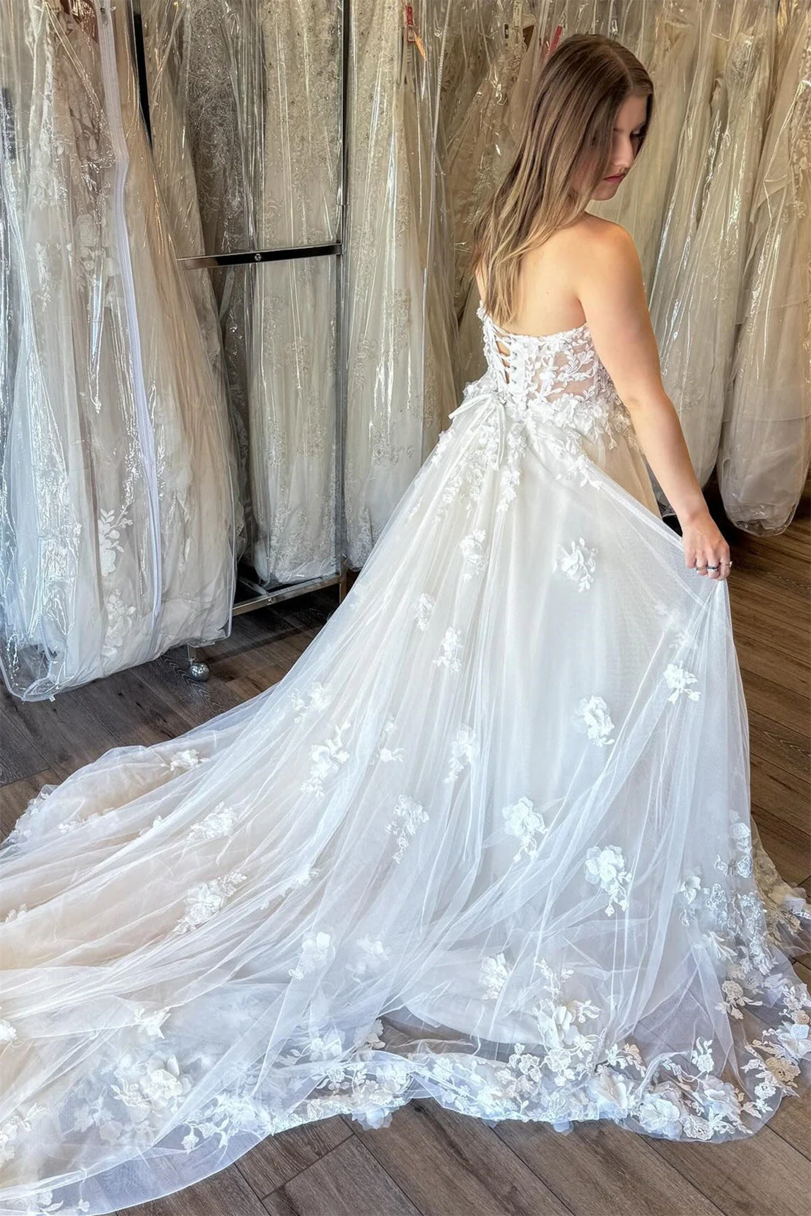 Glamorous Strapless Tulle Sleeveless Wedding Dresses Appliques Lace A-Line With Lace-Up Back - Image 2