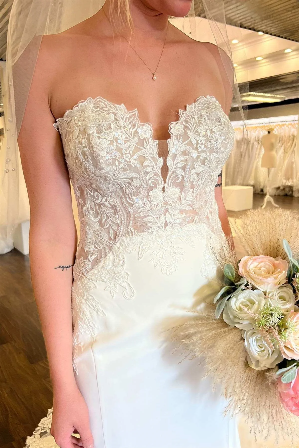 Glamorous Sweetheart Strapless Satin Mermaid Wedding Dresses Sleeveless Open Back With Appliques Lace - Image 3