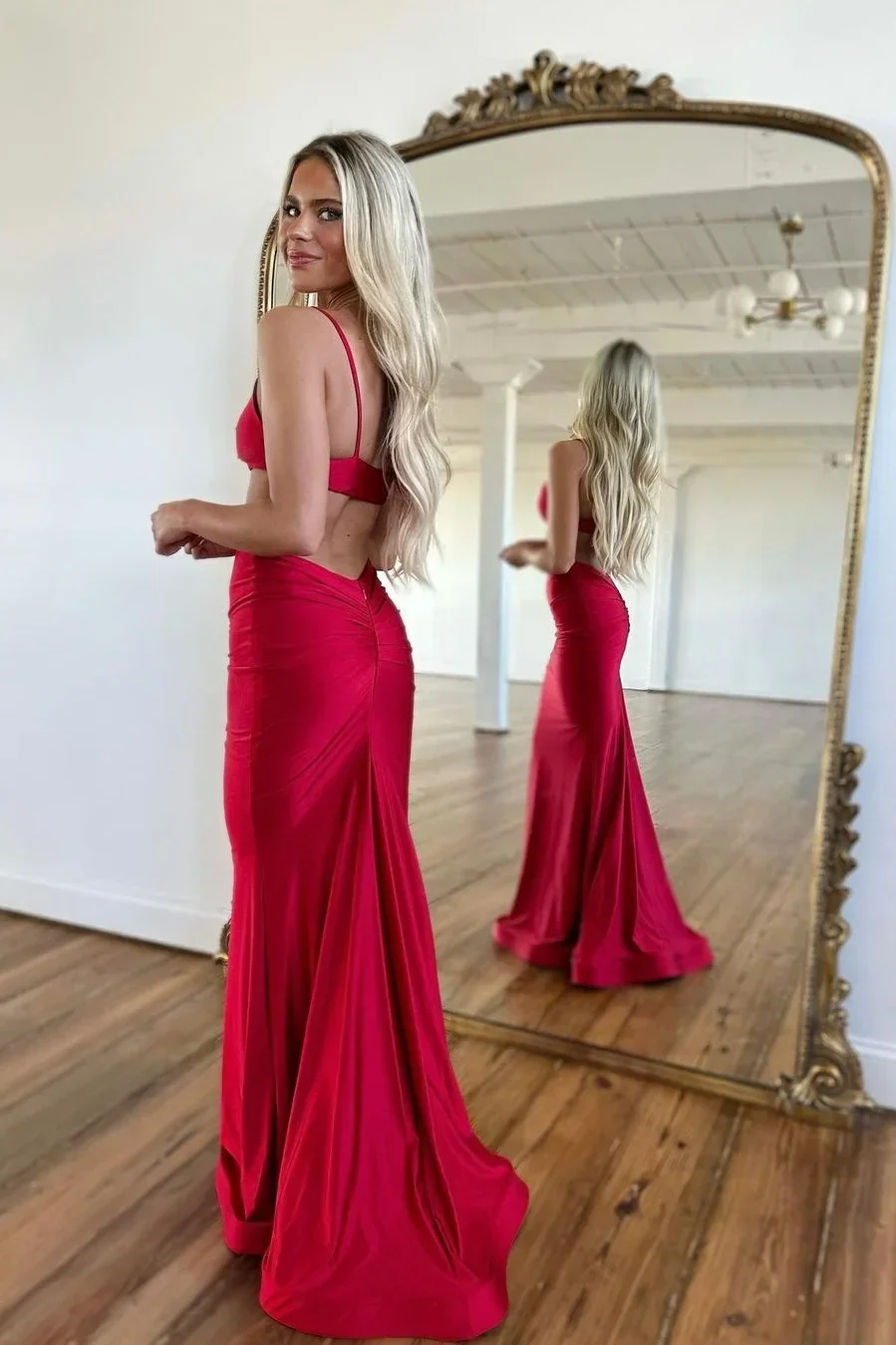 Gorgeous Red Sleeveless Mermaid Prom Dress V-Neck Spaghetti-Straps - Image 2