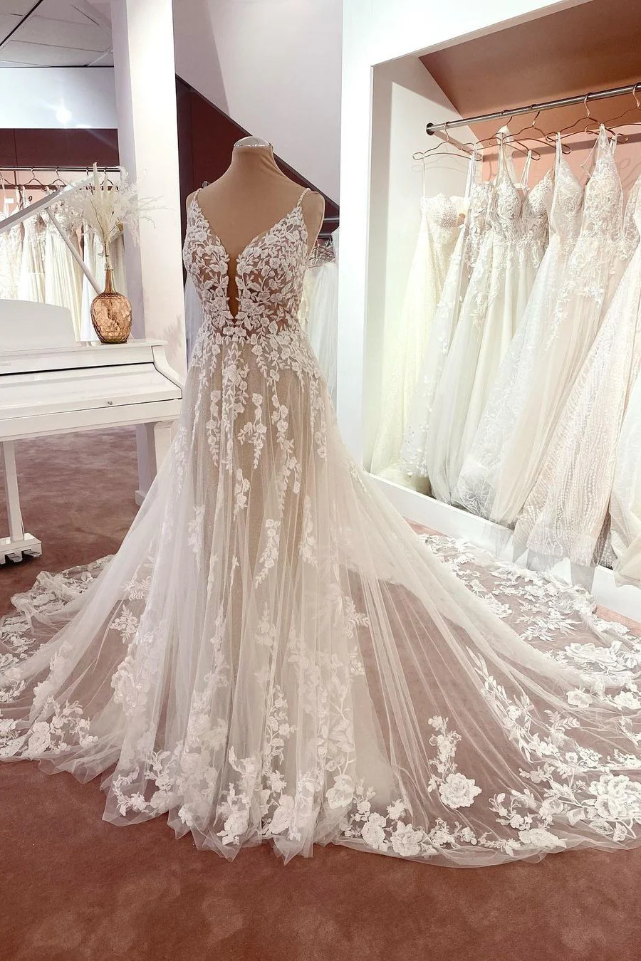 Gorgeous Spaghetti-Straps Lace Wedding Dress Tulle Sleeveless Bridal Gowns - Image 3
