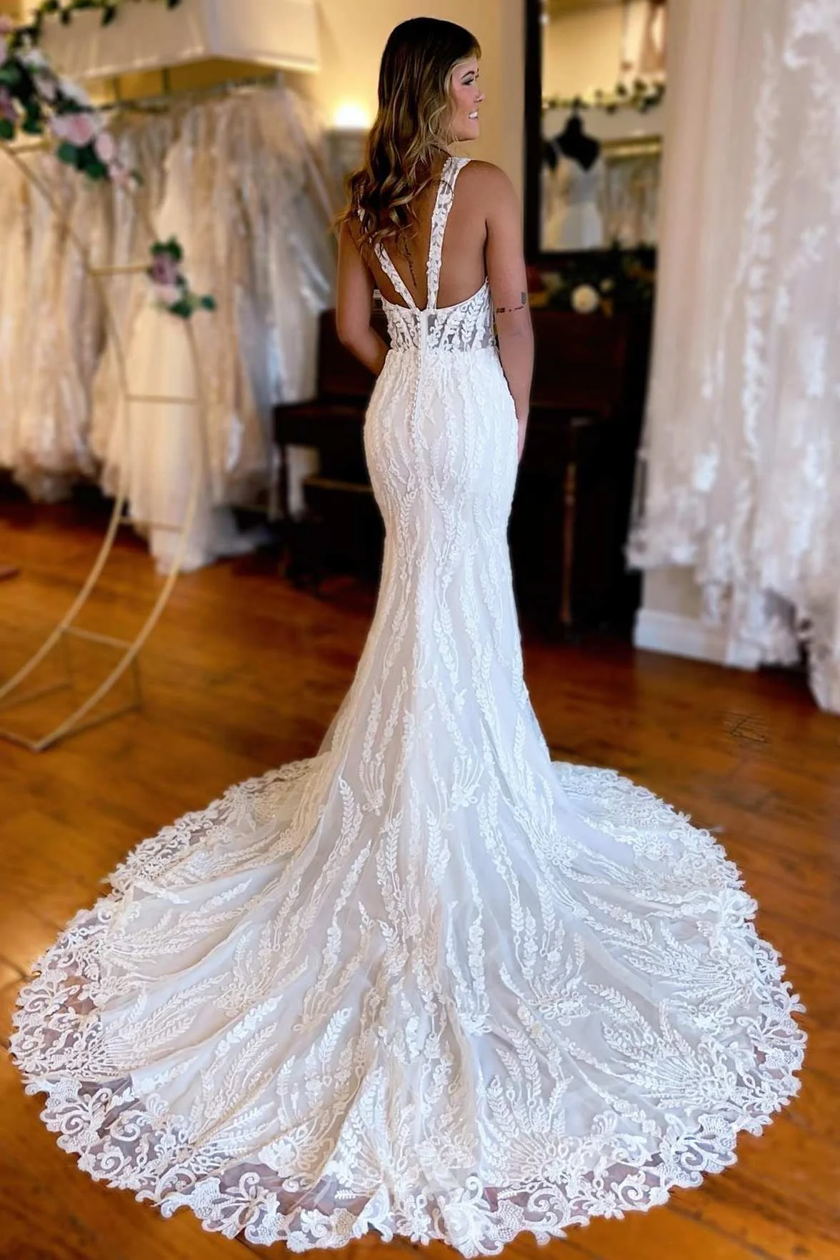 Gorgeous V-Neck Sleeveless Straps Mermaid Wedding Dresses High Slit With Appliques Lace - Image 2