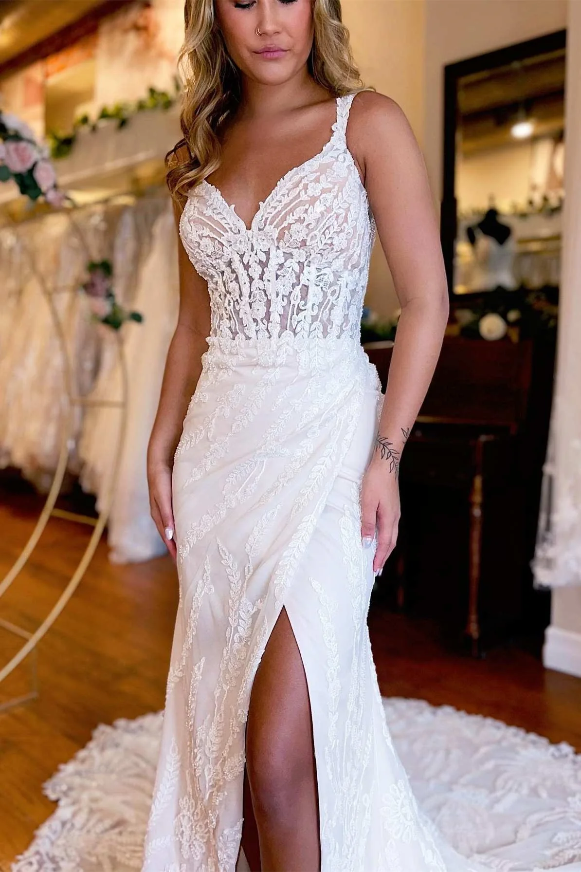 Gorgeous V-Neck Sleeveless Straps Mermaid Wedding Dresses High Slit With Appliques Lace - Image 3