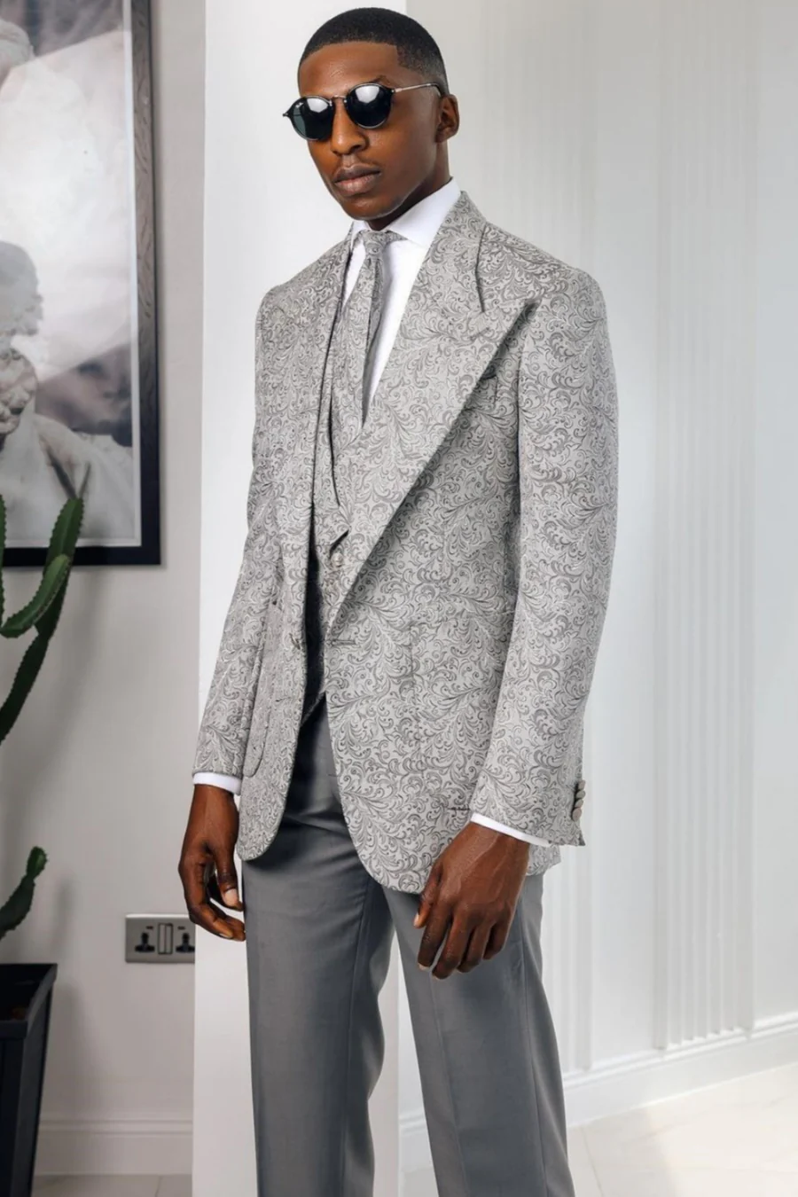 Gray Jacquard Peaked Lapel 3-Piece Prom Suit - Image 2