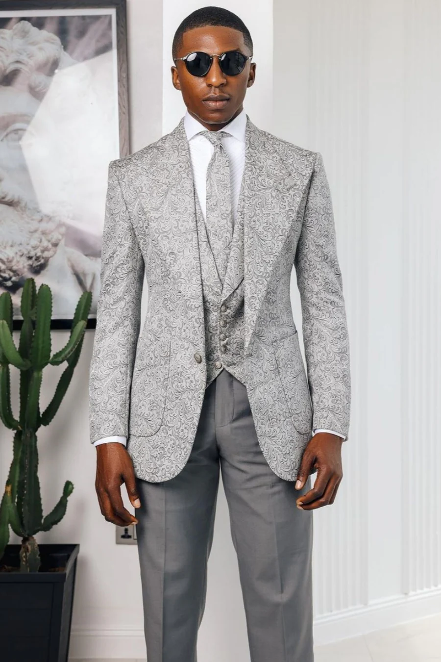 Gray Jacquard Peaked Lapel 3-Piece Prom Suit - Image 3