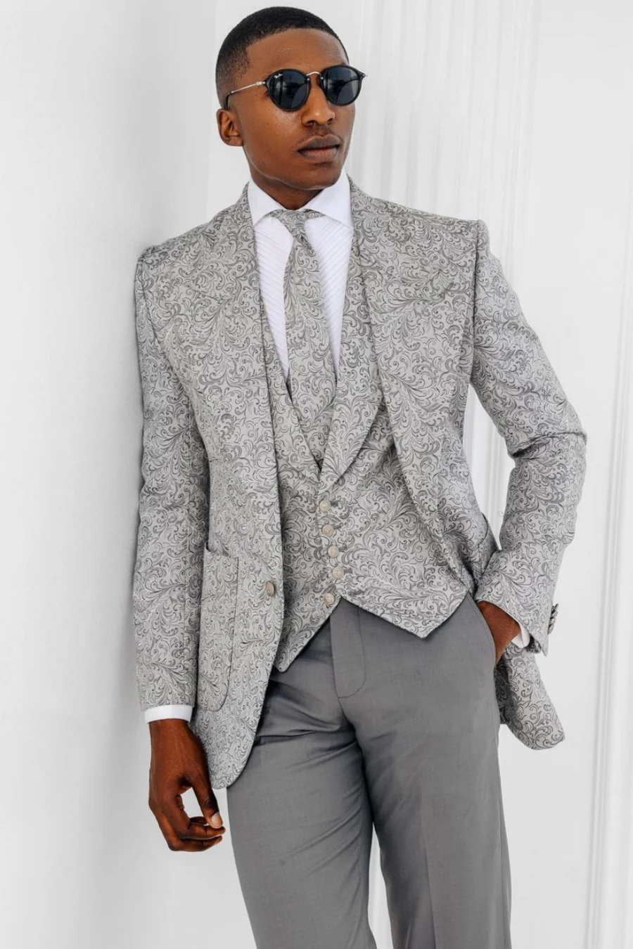 Gray Jacquard Peaked Lapel 3-Piece Prom Suit - Image 4