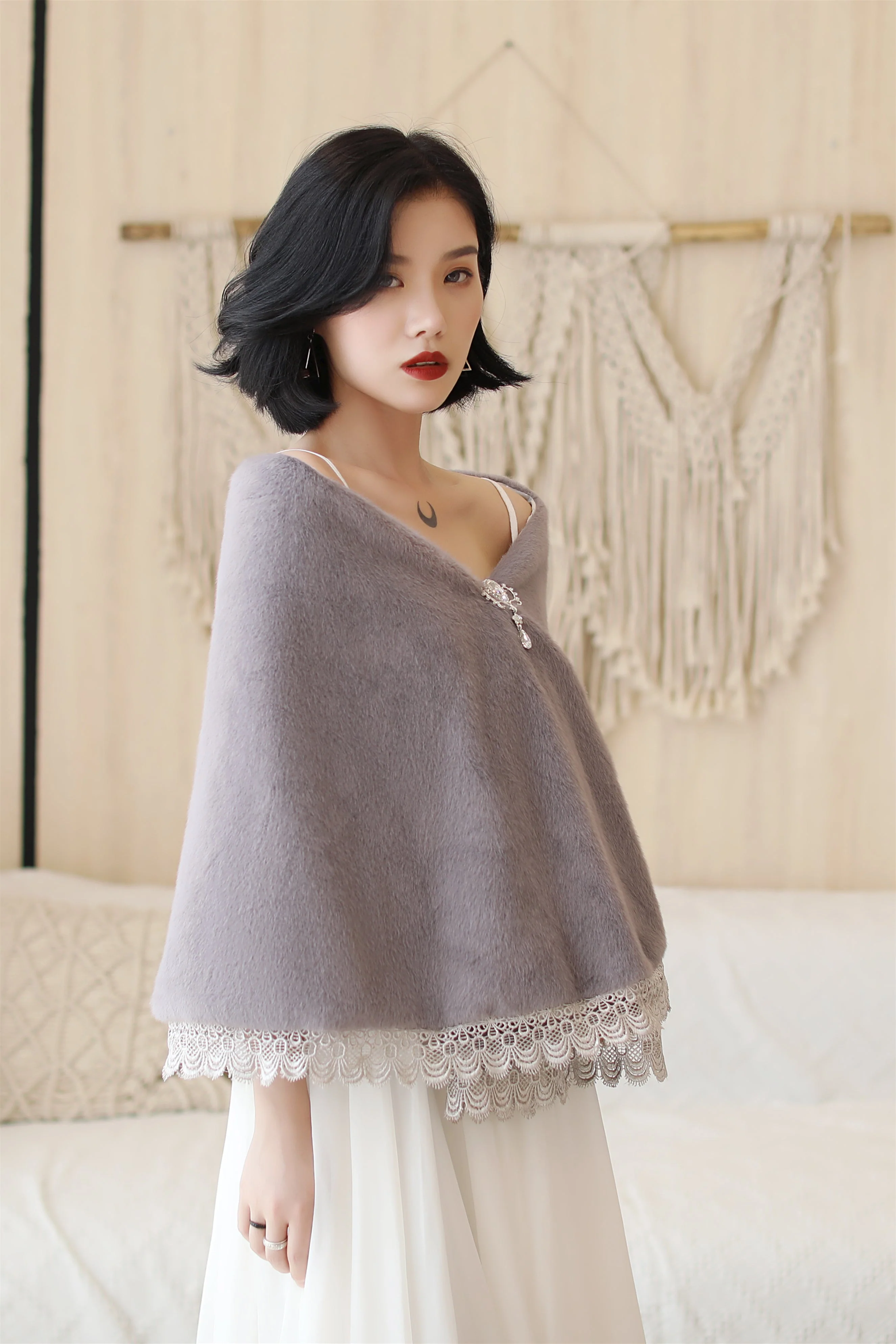 Gray Lace-Trimmed Warm Wedding Gown Shawl - Image 4