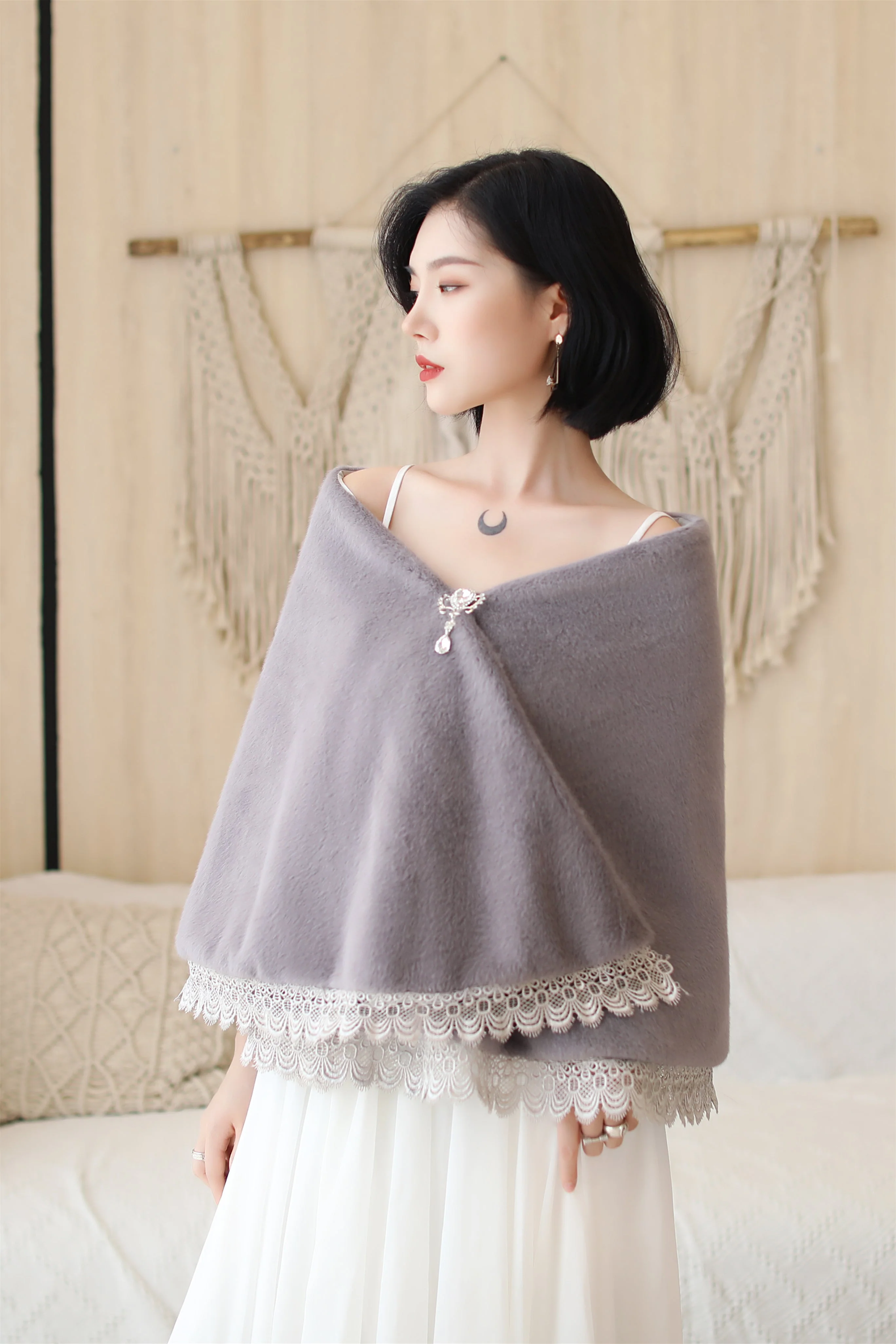 Gray Lace-Trimmed Warm Wedding Gown Shawl - Image 6