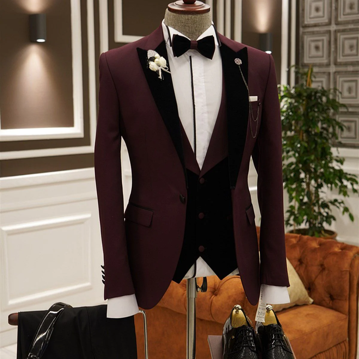 Burgundy 3-pieces Peaked Lapel Slim Fit Men's Prom Suits - Image 2