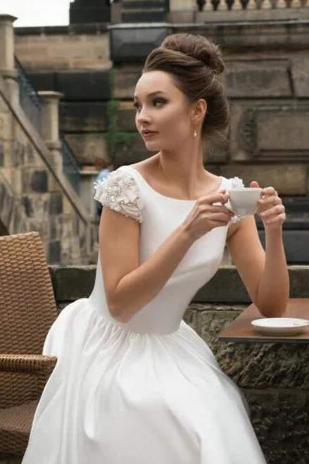 High neck White Knee-length Short Homecoming Dress for summer time - Image 2