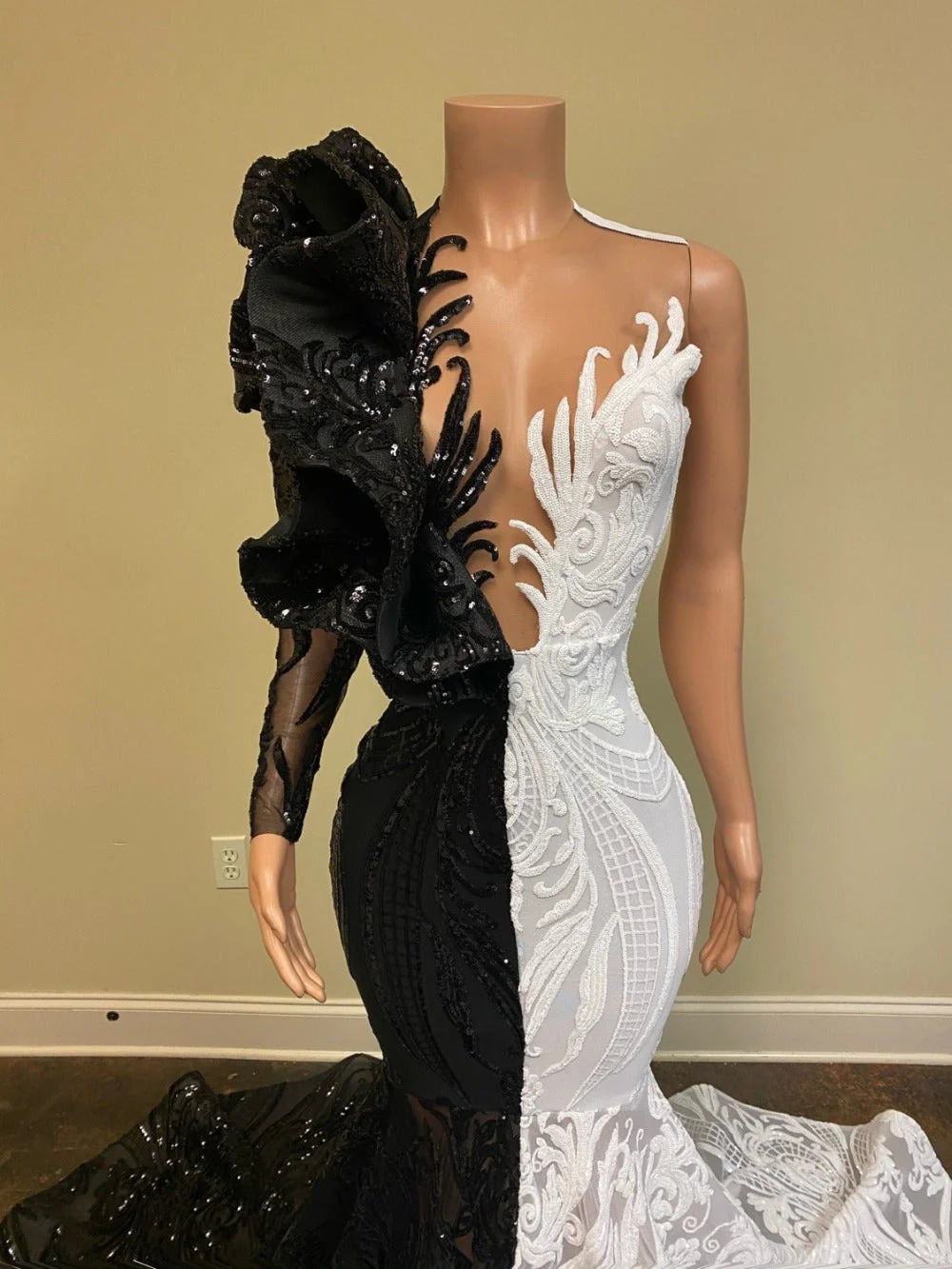 Hot Half Black Half White One shoulder Long Sleeves Mermaid Prom Dresses - Image 2