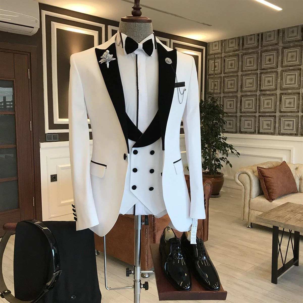 White Mixed Black Peaked Lapel One Button Slim Fit Prom Men Suit - Image 2