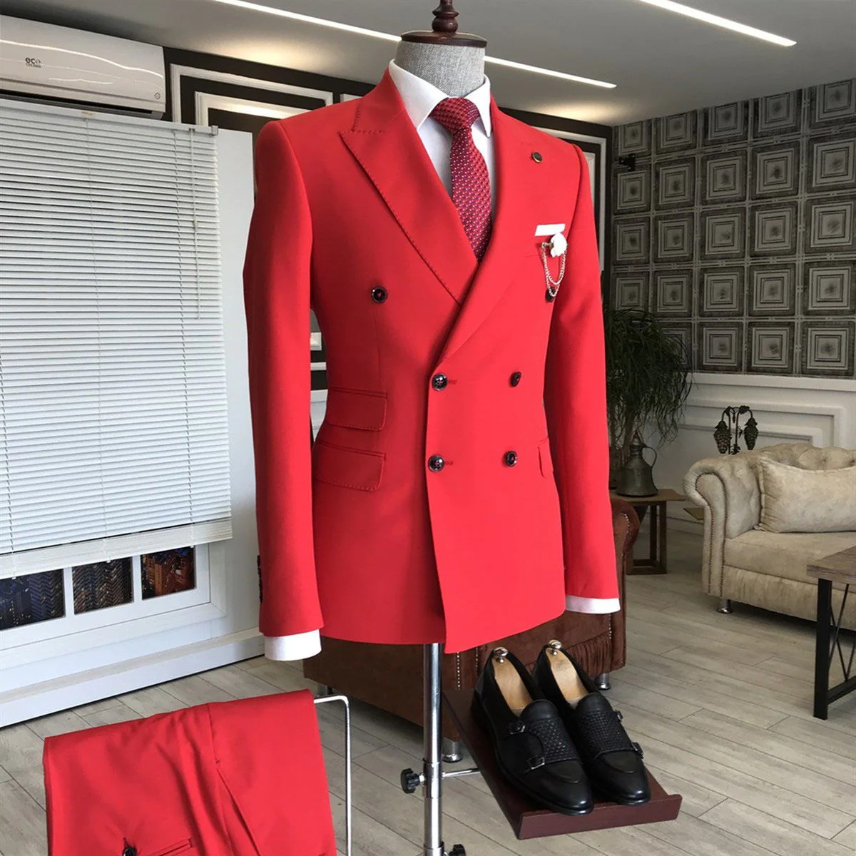 Red Peaked Lapel Double Breasted Bespoke Slim Fit Men's Prom Suits - Image 2