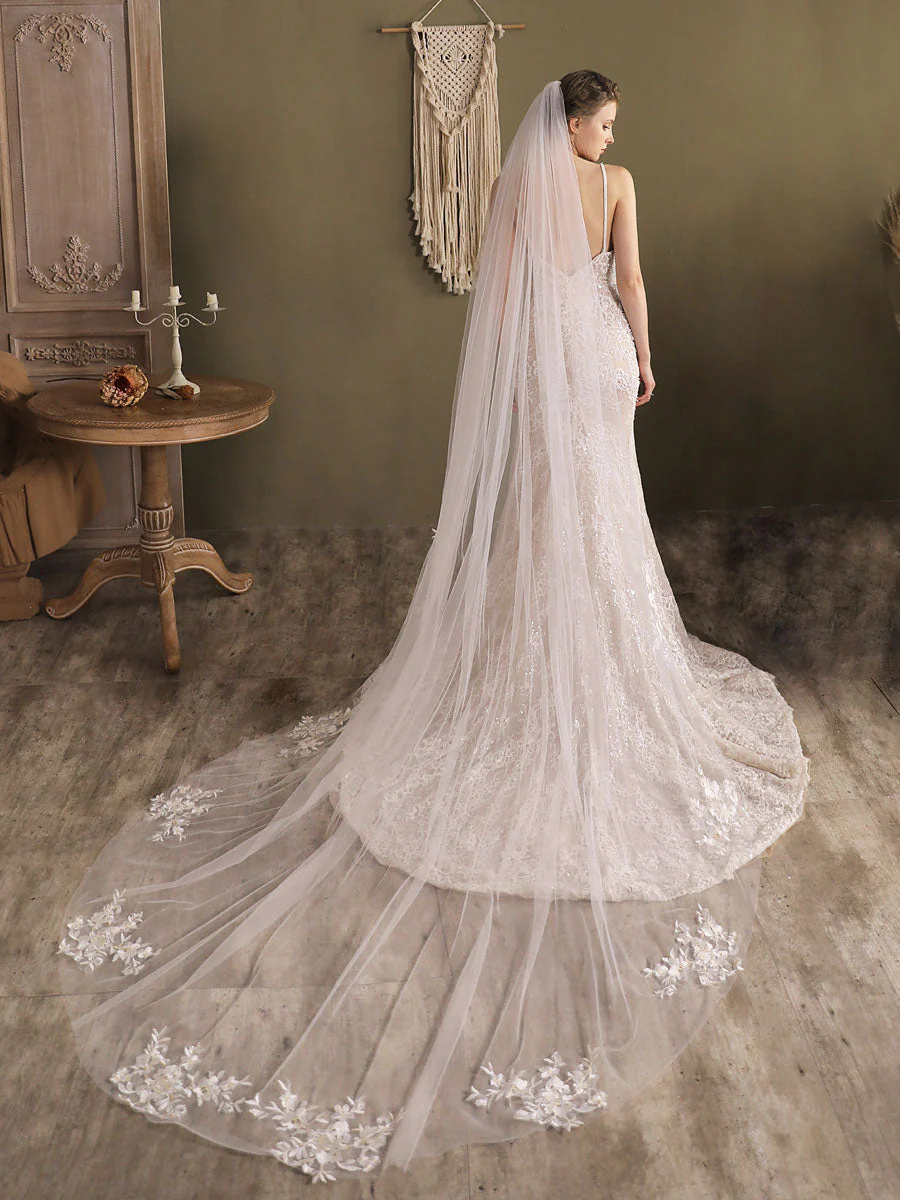 Ivory One-Tier Lace Tulle Finished Edge Waterfall Wedding Veils - Image 3