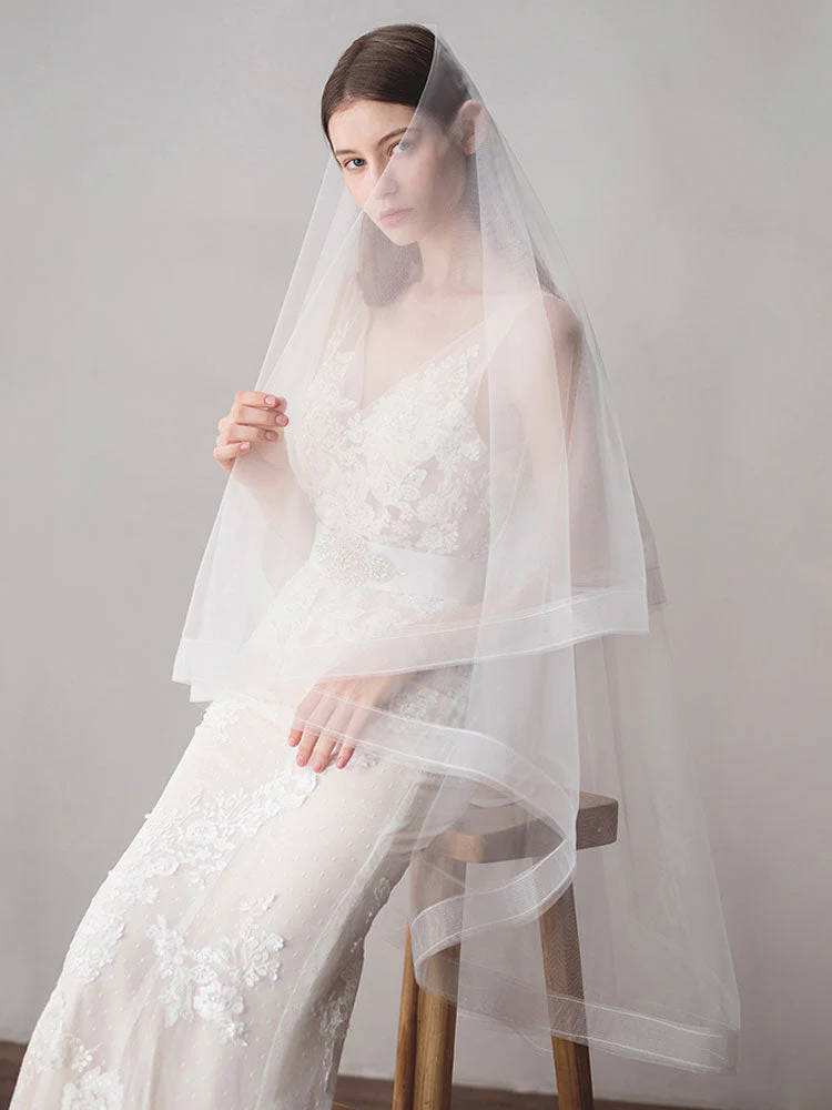 Ivory Tulle One Tier Middle-length Wedding Veil - Image 2