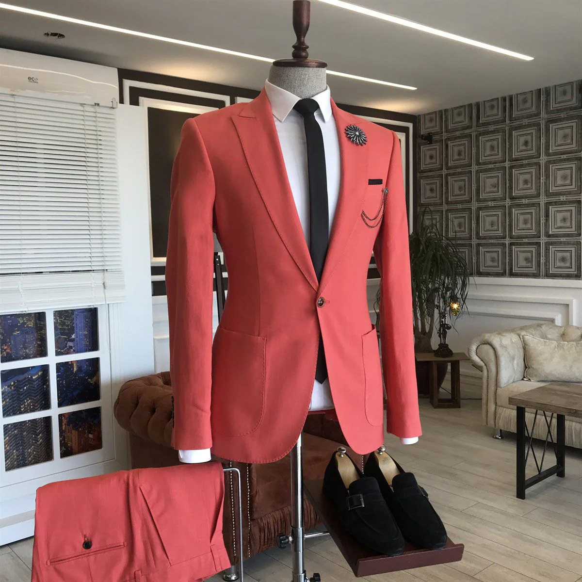 Red Peaked Lapel Slim Fit 2 Flaps Men's Prom Suits - Image 2