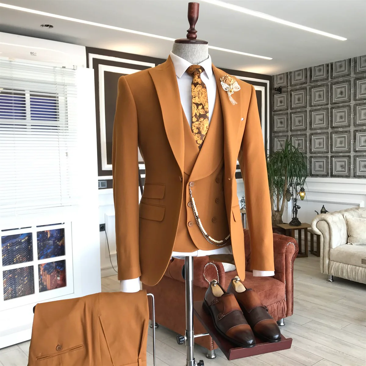 Classic Orange Peaked Lapel Double Breasted Waistcoat Tailored Prom Suits For Men - Image 2