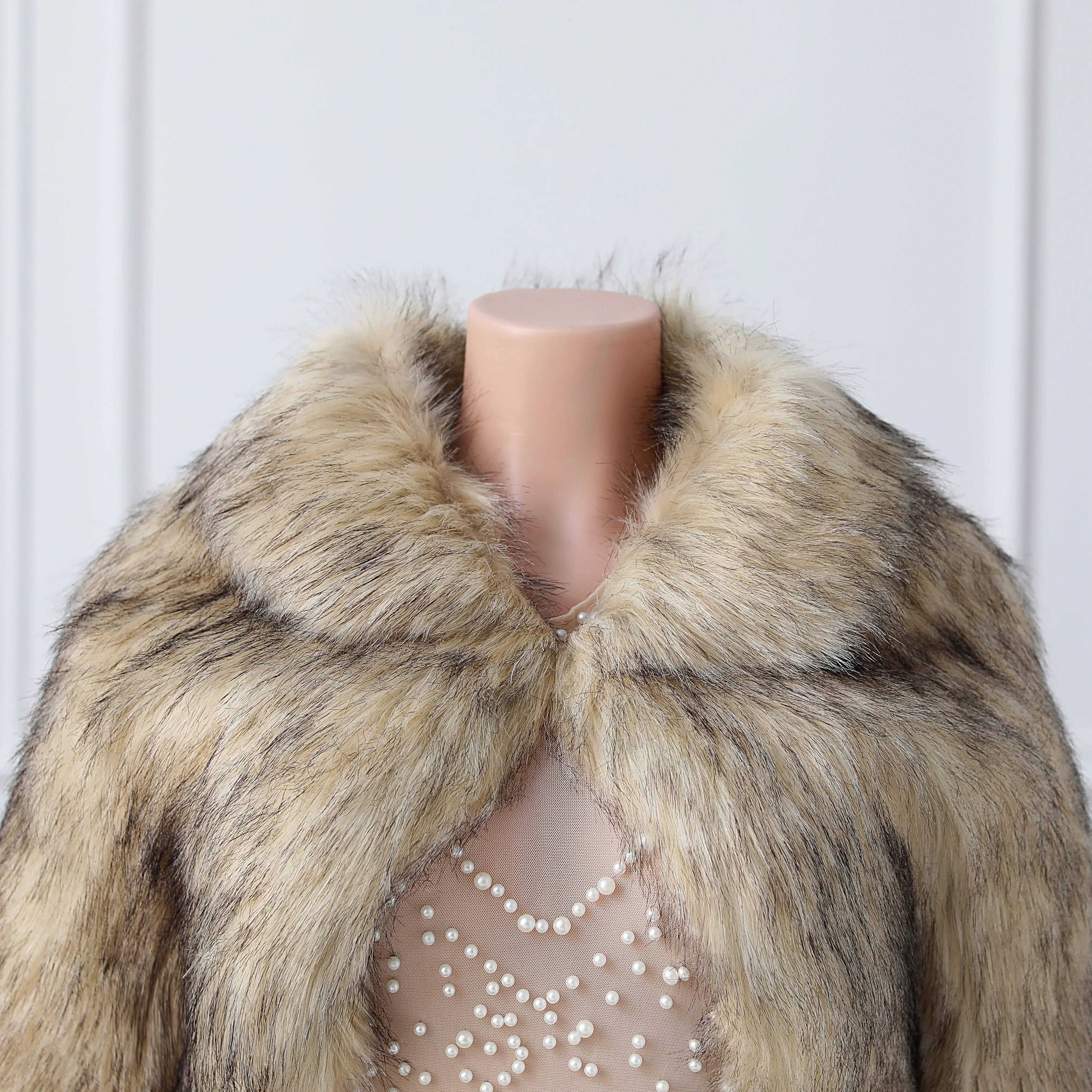 Khaki Butterfly Sleeve Lapel Collar Faux Fur Winter Wedding Wraps - Image 2