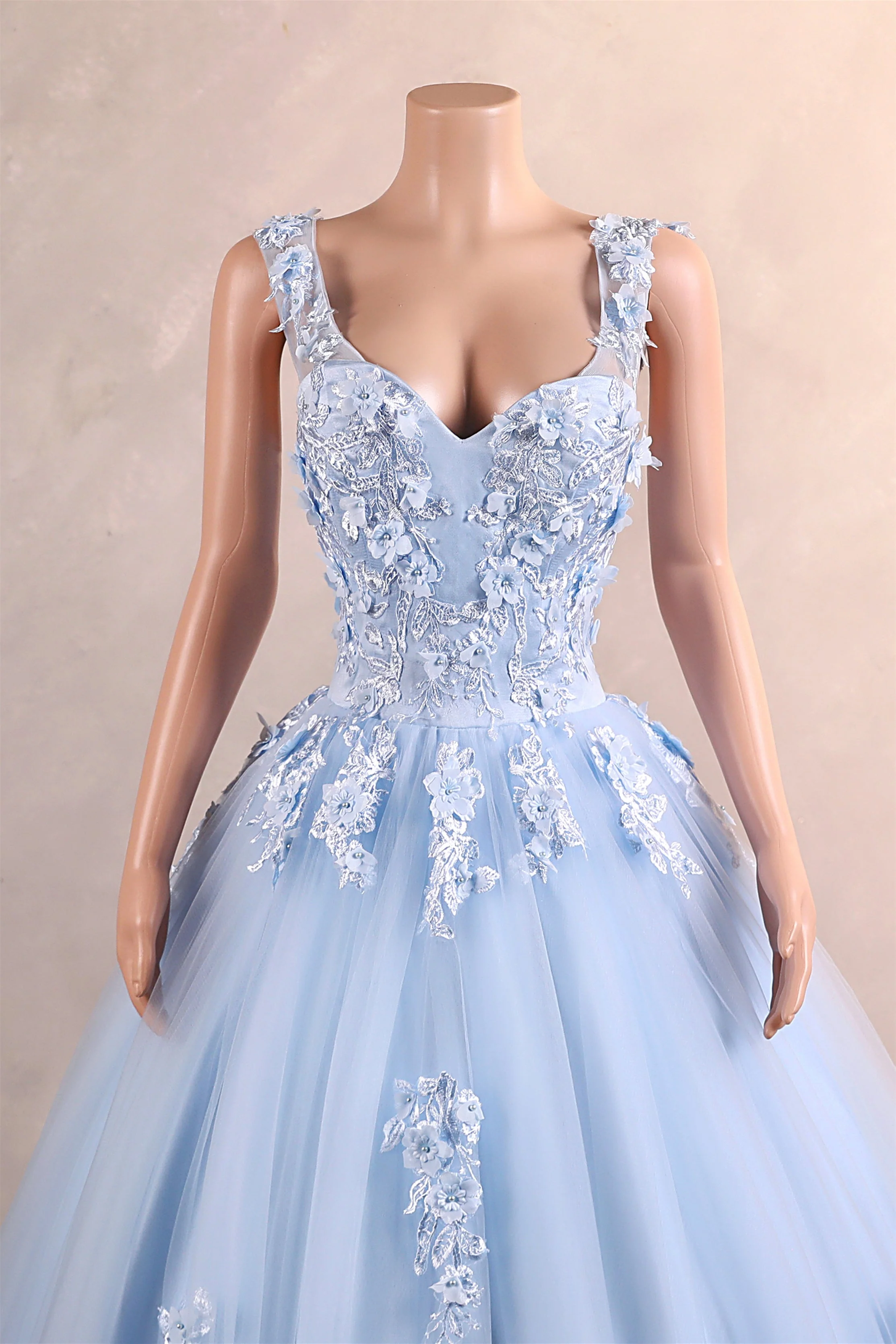 Light Blue Staps Lace Appliques Sleeveless Ball Gown Tulle Prom Dresses - Image 2