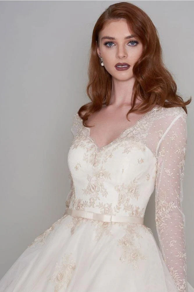 Long Sleevess V neck Ivory Short Lace Summer Wedding Dress - Image 3